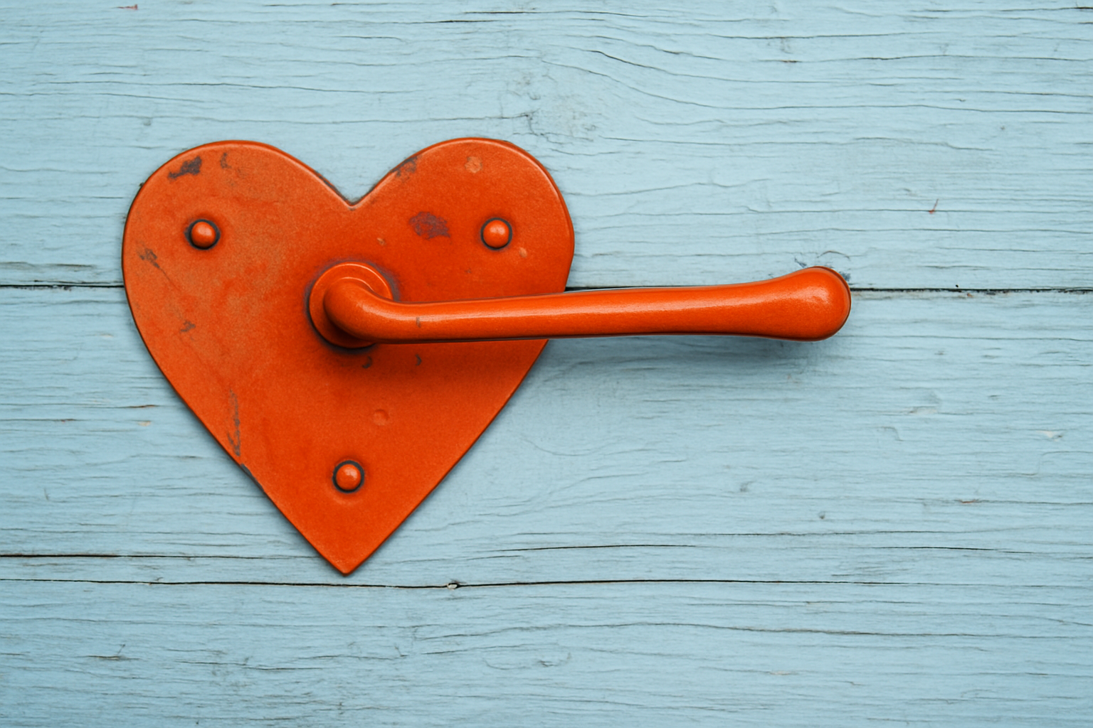 ידית בצורת לב על דלת